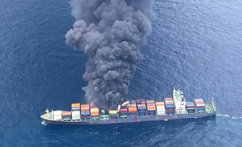 25 Crew Evacuated at Sea