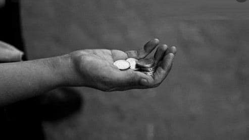 Criminal record beggar caught with 3,313 dinars