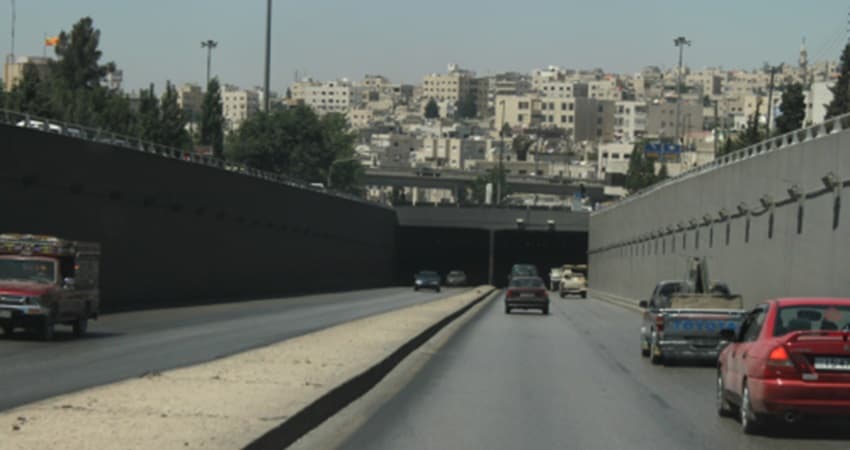 Three vehicles involved in crash in Amman