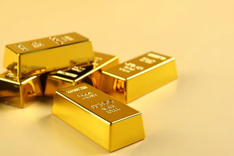 Global gold prices rise