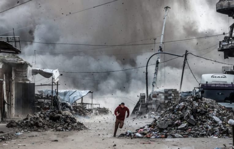 Gaza: gunfire injuries and tank advances