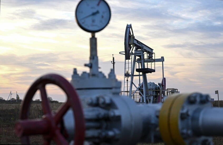 Oil dips amid US-Iran talks deadlock
