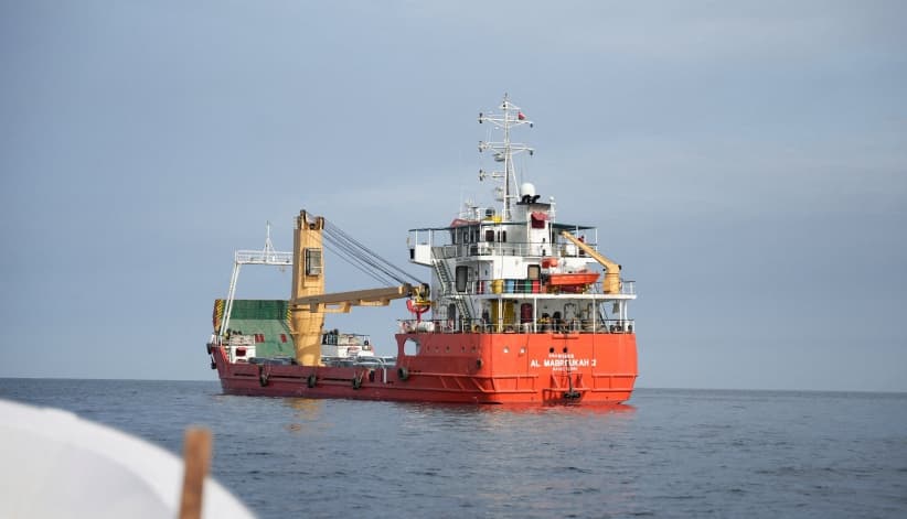 Tehran and Oman Discuss Strait Navigation