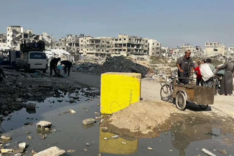 Yellow line encroaching on Gaza
