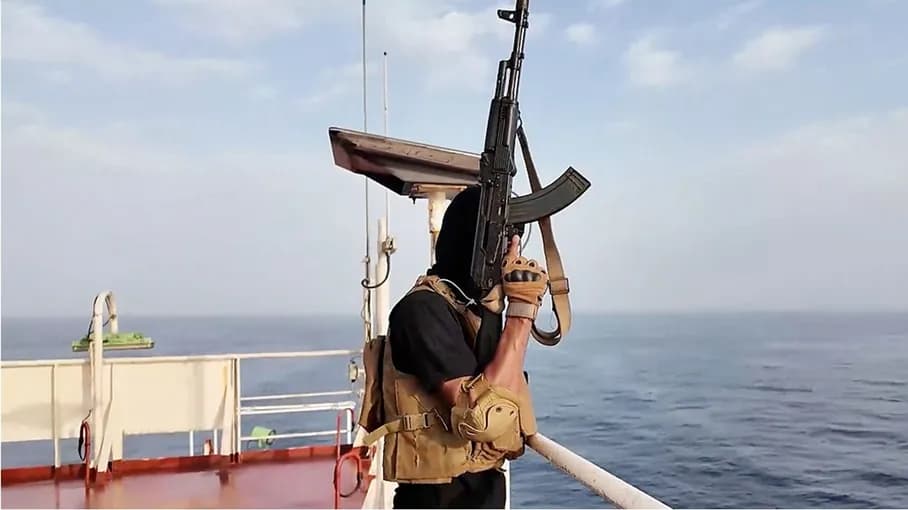 Tehran Threatens to Block Bab al-Mandab Strait After Naval Blockade on Iran