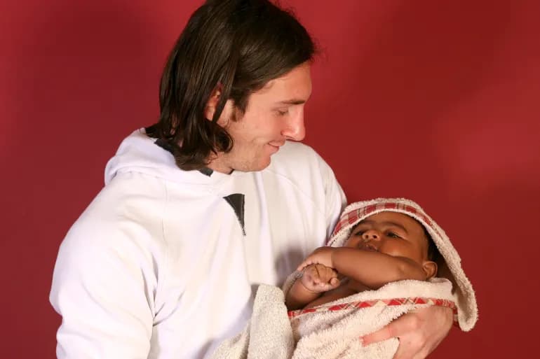 كيف حولت صدفة صورة خيرية ميسي ولامين جمال إلى أيقونة كروية؟