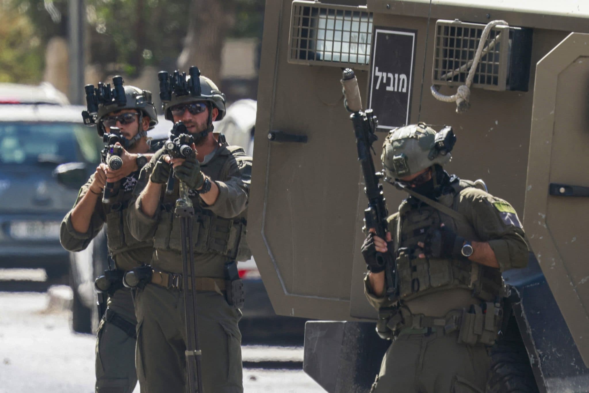 Occupation arrests 80 Palestinians in retaliation