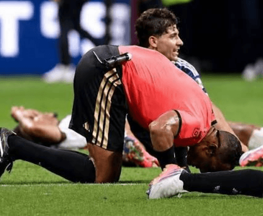 Judge Ismail Al-Fath prompts gratitude prostration after leading Argentina-England summit—watch the moment