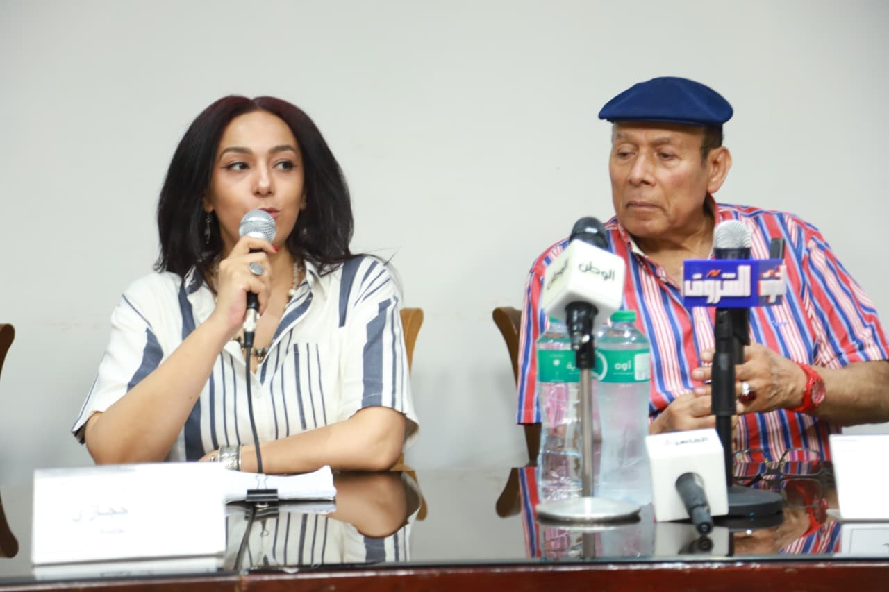 أحمد ماهر يتحدث عن هوسه بالفن وتجاربه خلال المدرسة