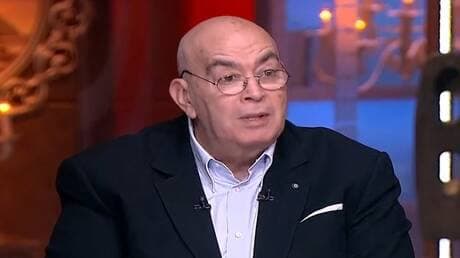 عماد الدين أديب يلمح لعجز واشنطن عن فتح مضيق هرمز
