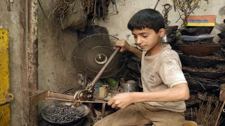 وزارة العمل تحظر تشغيل الأطفال تحت 16 عاما