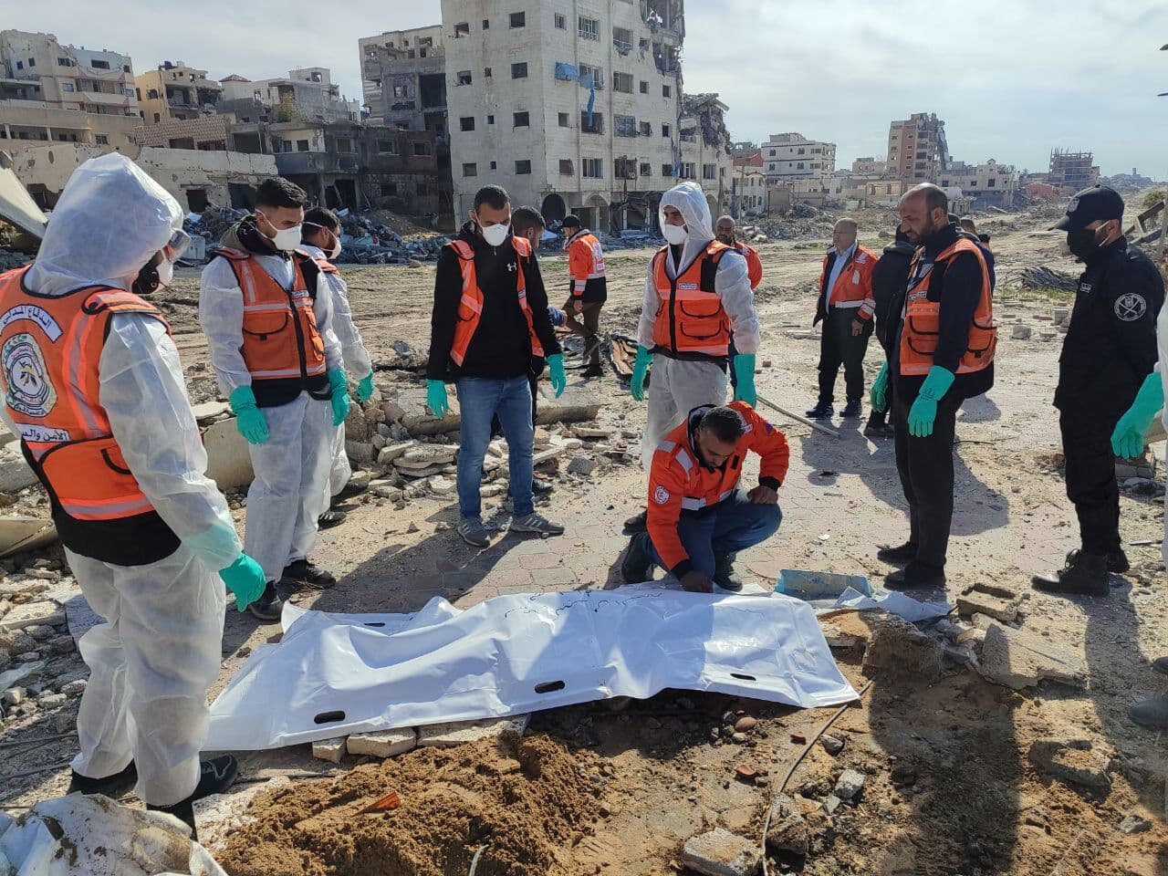 انتشال جثث 8 شهداء بغزة