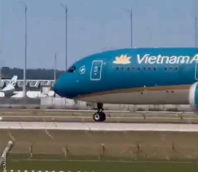 حادث لطائرة بوينغ 787 في ميونخ مع نجاة جميع الركاب