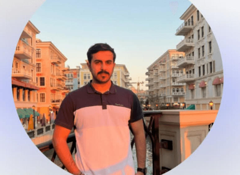قاسم أمجد الجحاوشة يتلقى البكالوريوس