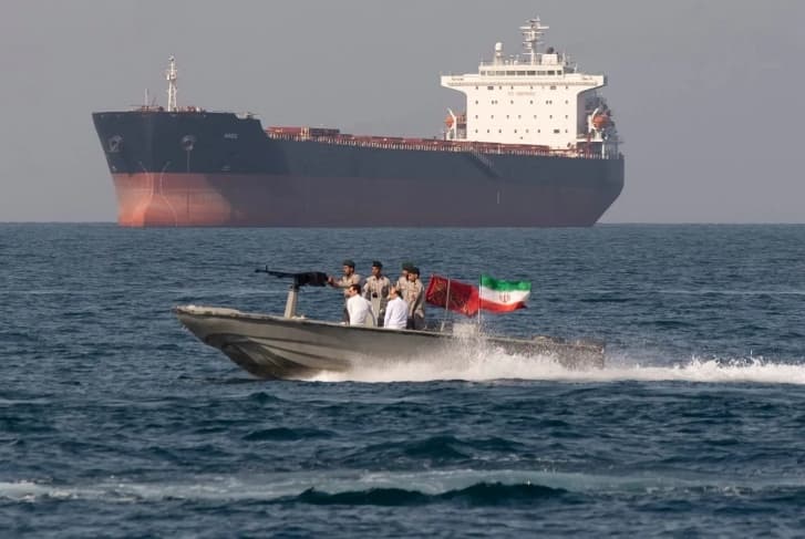 ترامب يضغط على إيران اقتصاديا وطهران ترد بالتهديد