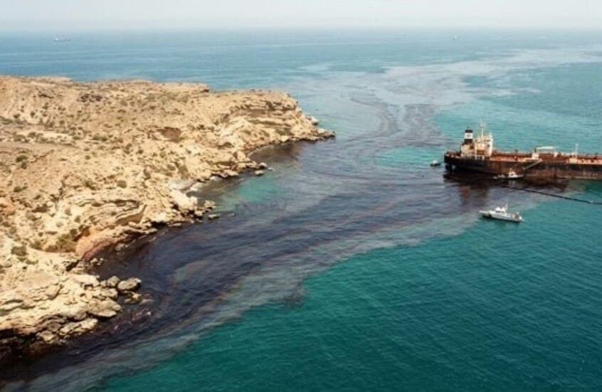 عمان تعلن عن تسرب نفطي في مياهها