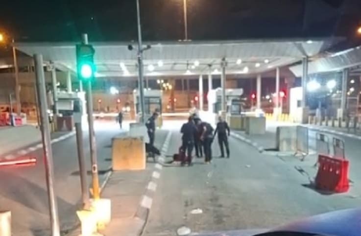 الاحتلال يطلق النار على فلسطينية عند حاجز قلنديا
