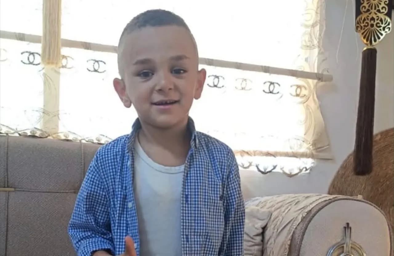 والد الطفل إلياس يوضح تفاصيل الحادث