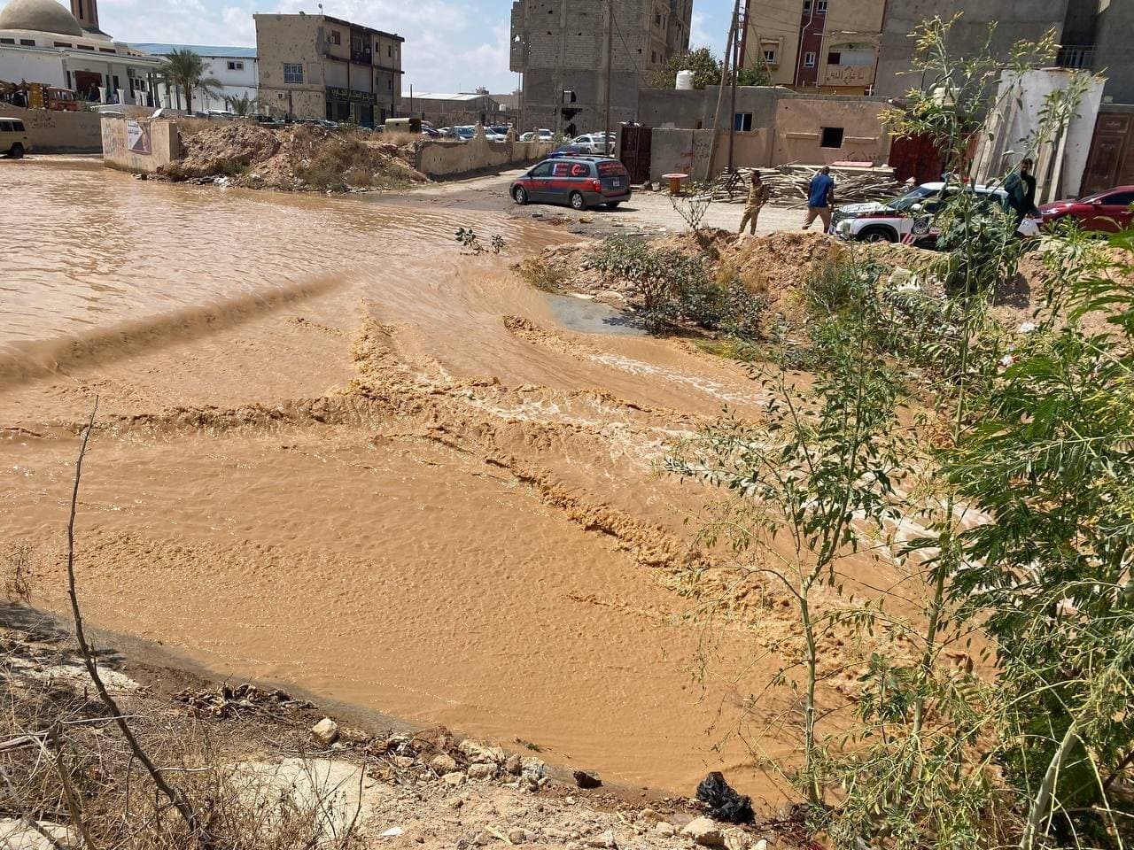 ليبيا تعزل مدن وتوقع ضحايا