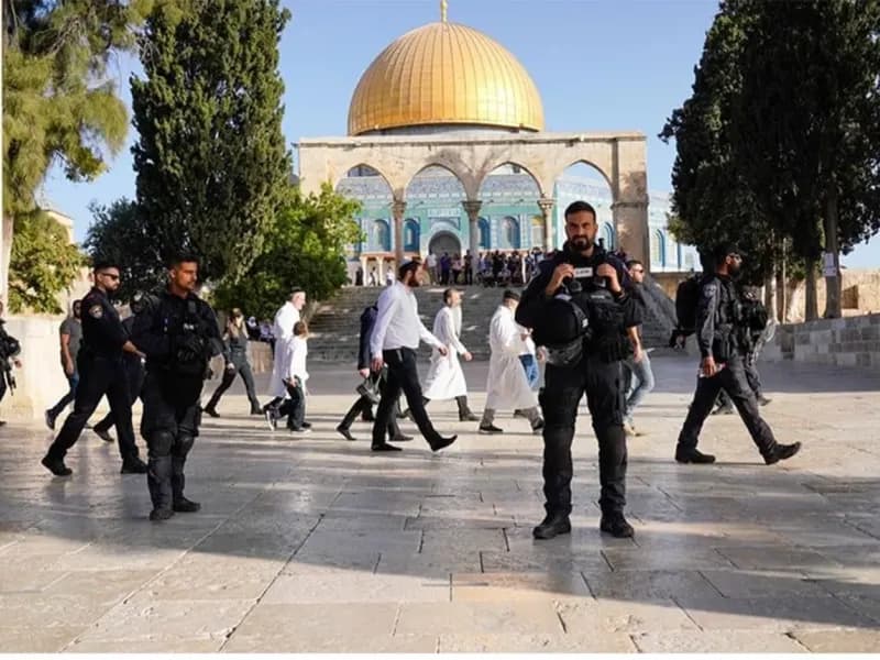 Jewish settlers storm Al-Aqsa on New Year