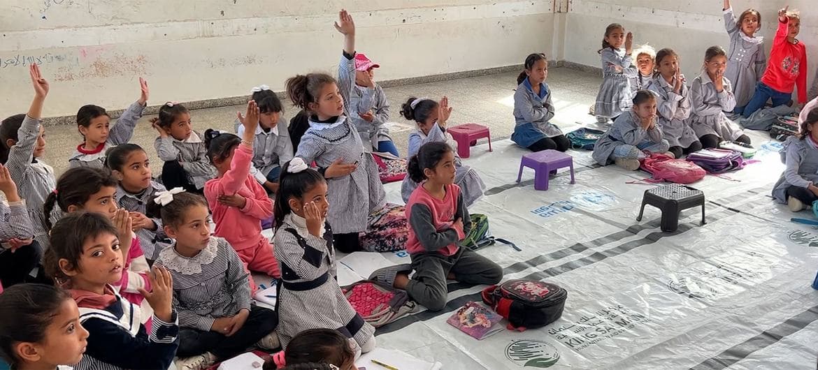 أطفال غزة يبدأون عام دراسي استثنائي