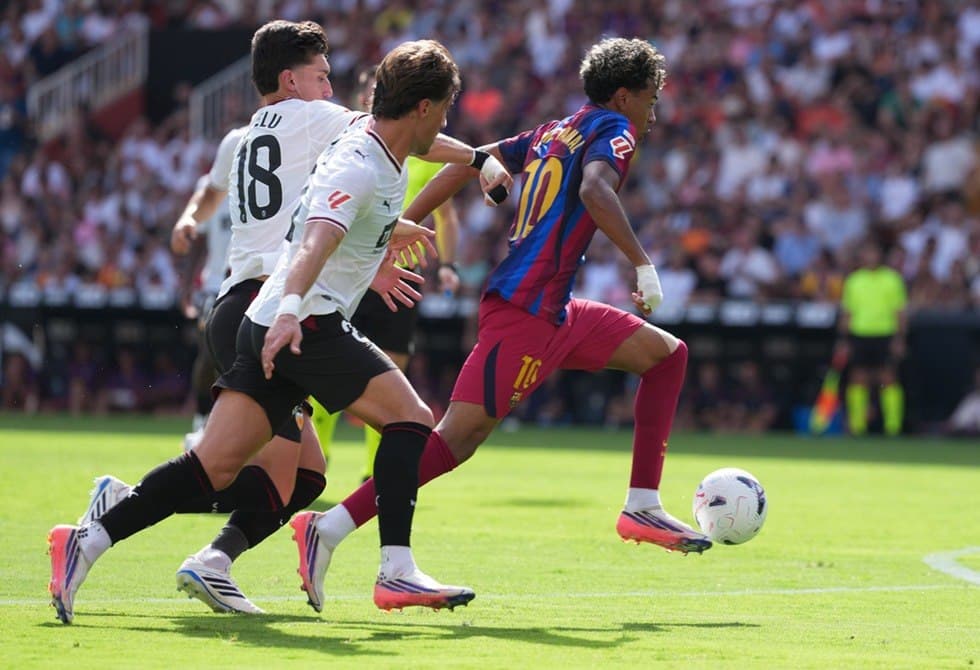 برشلونة يسحق فالنسيا بخمسة أهداف