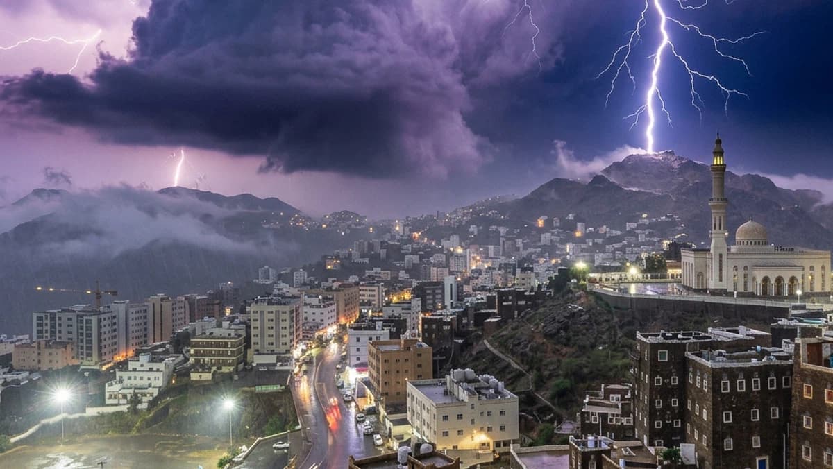 أمطار رعدية تغطي 11 دولة عربية
