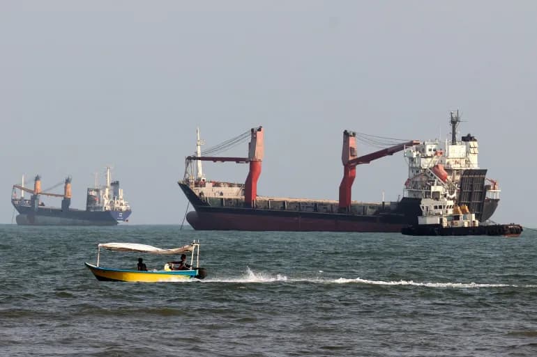Transit through the Strait of Hormuz nearly halted after targeting 4 ships