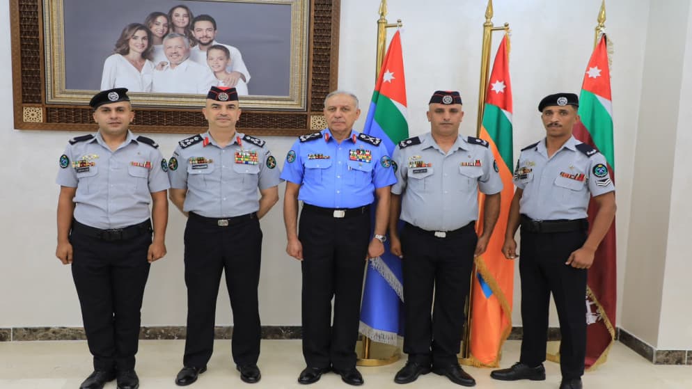 المعايطة يكرم غواصين ساعدوا في إنقاذ قدم مبتورة