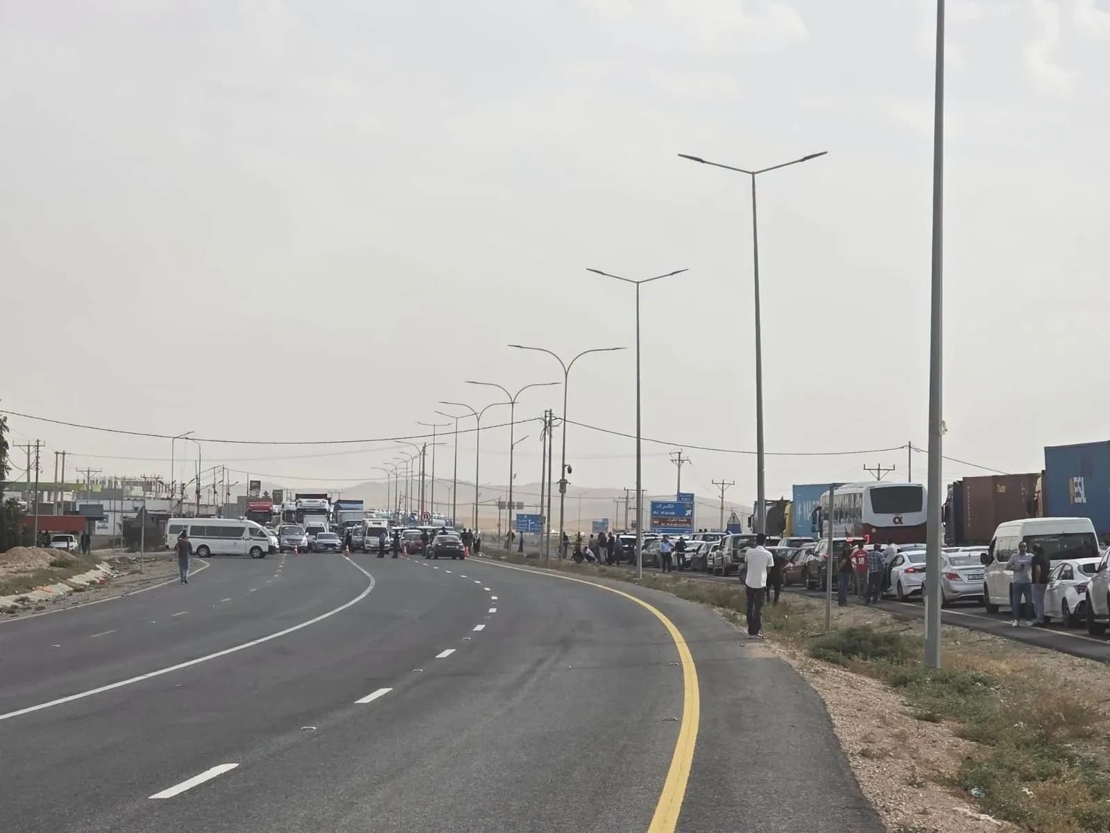 إغلاق الطريق الصحراوي بين القطرانة والكرك بعد الهجوم