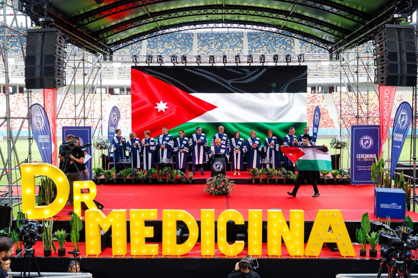 Jordanian student raises flag in Romania