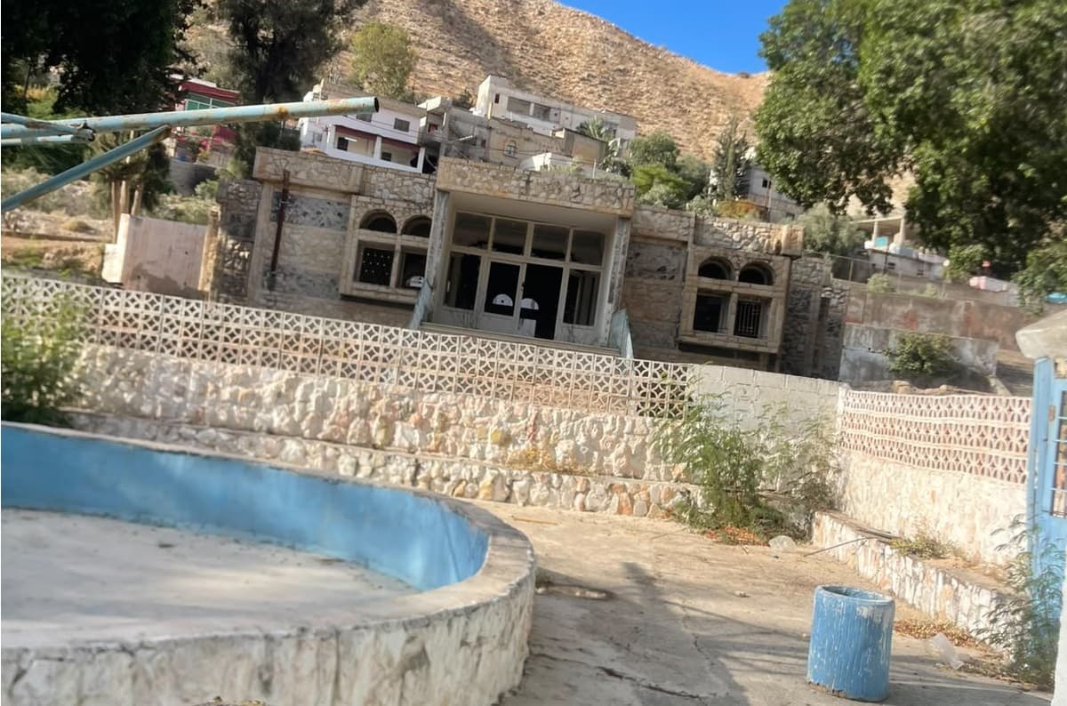 Hamma Al-Shamal and residents' refuge in ruins