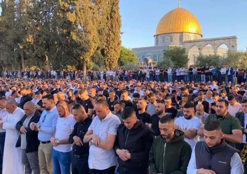 Worshippers Gather at Al-Aqsa Despite Restrictions