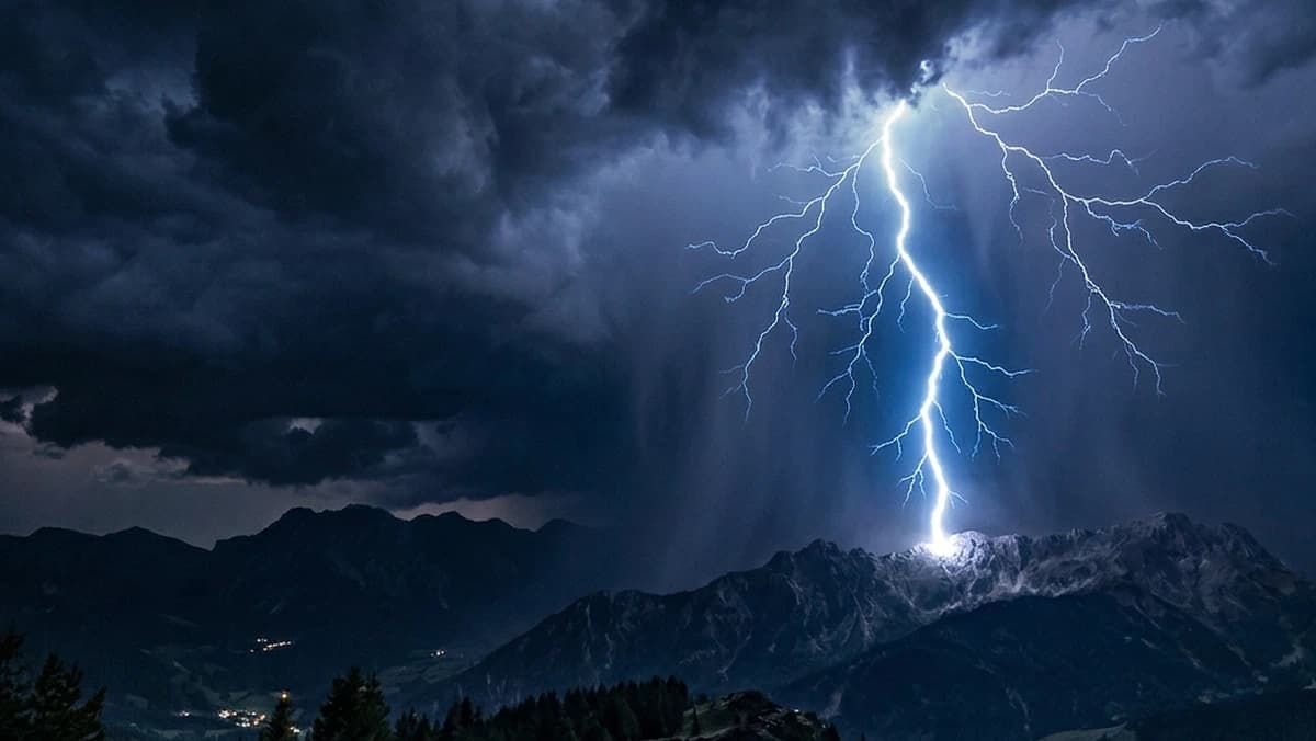 Reasons behind lightning's jagged path