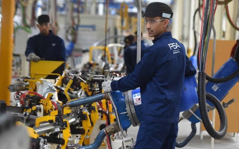 السيارات والطيران يدعمان الصادرات وفائض الخدمات يرتفع 13.2 بالمائة