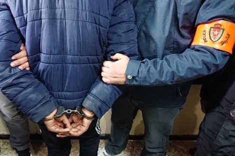 مدير مؤسسة تعليمية يقود شبكة هجرة وهمية