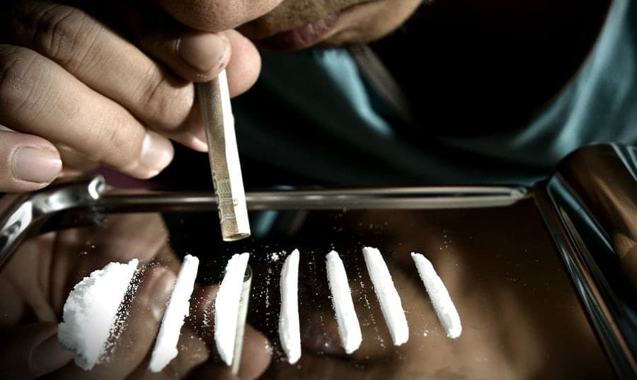 جدارمية لوطوروت تسقط سيارة محملة بكوكايين