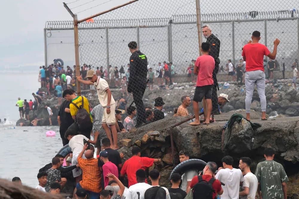 وزير خارجية الصبنيول: عودة جميع من دخل سبتة للمغرب