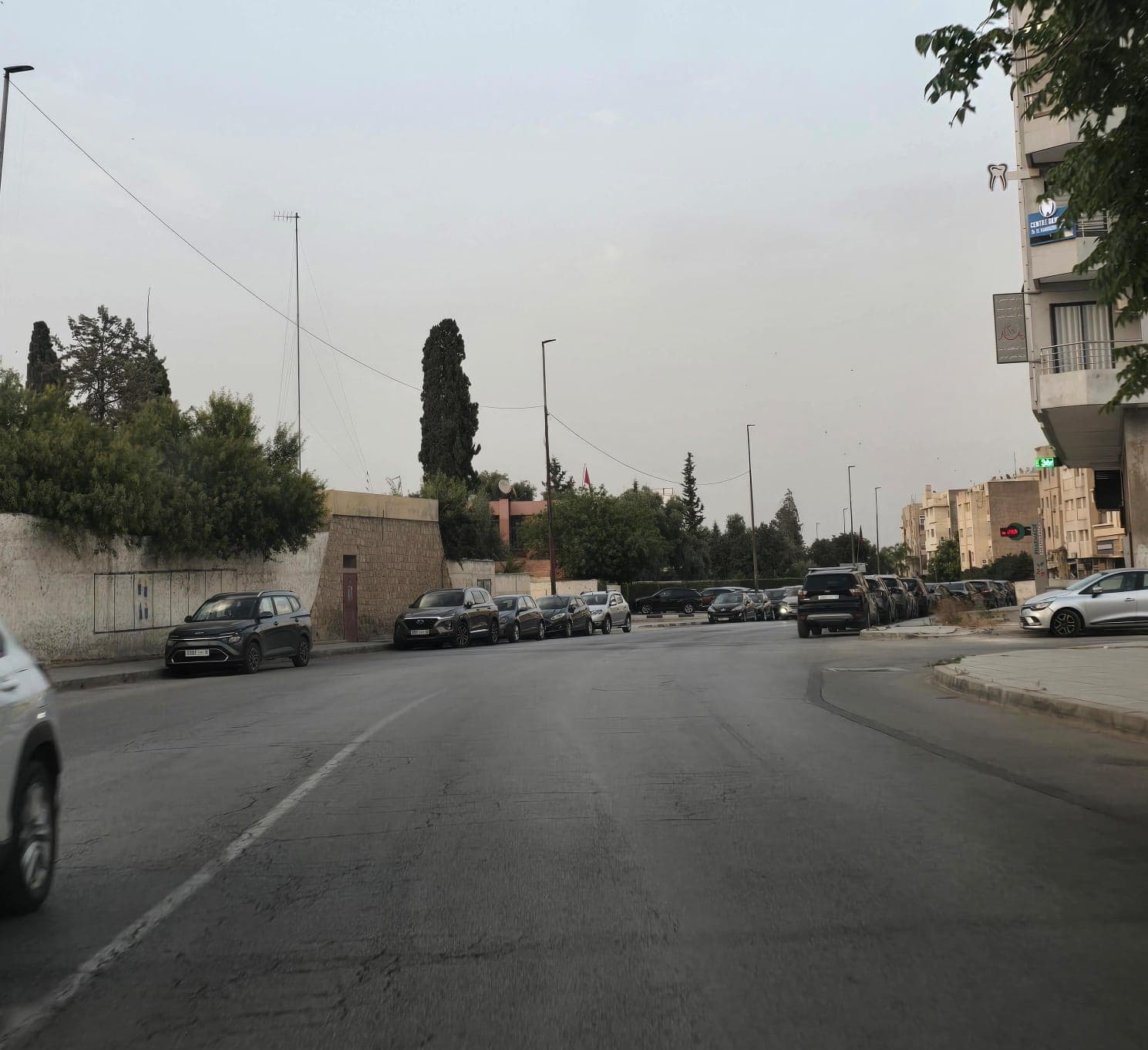 شارع سان لويس في فاس يظل أكثر من أربعة أشهر بدون إنارة ويطالب السكان بحل نهائي لهذه الكارثة