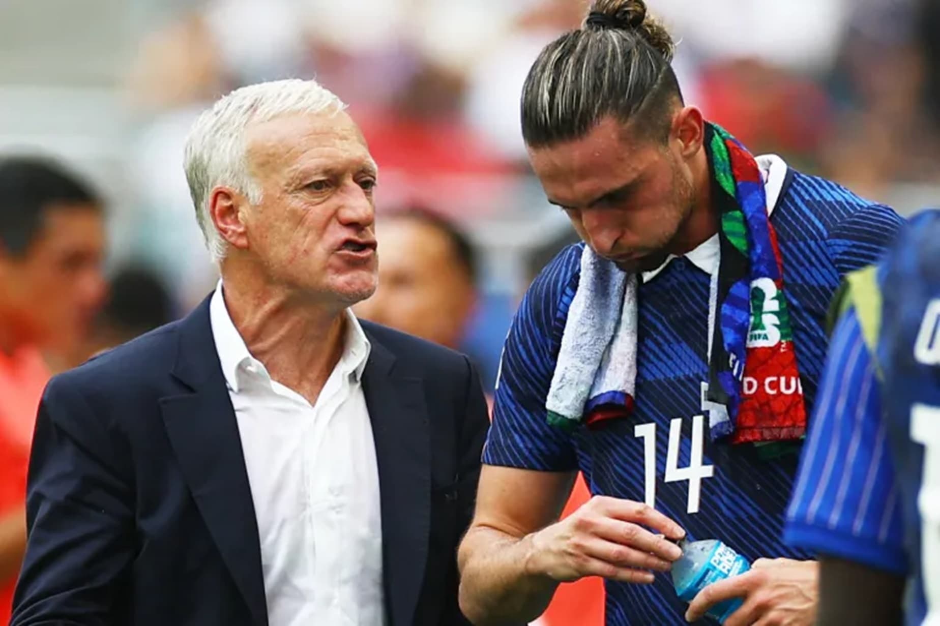 ديشان يغادر فرنسا مع أزمة المنتخب بسبب إنجلترا
