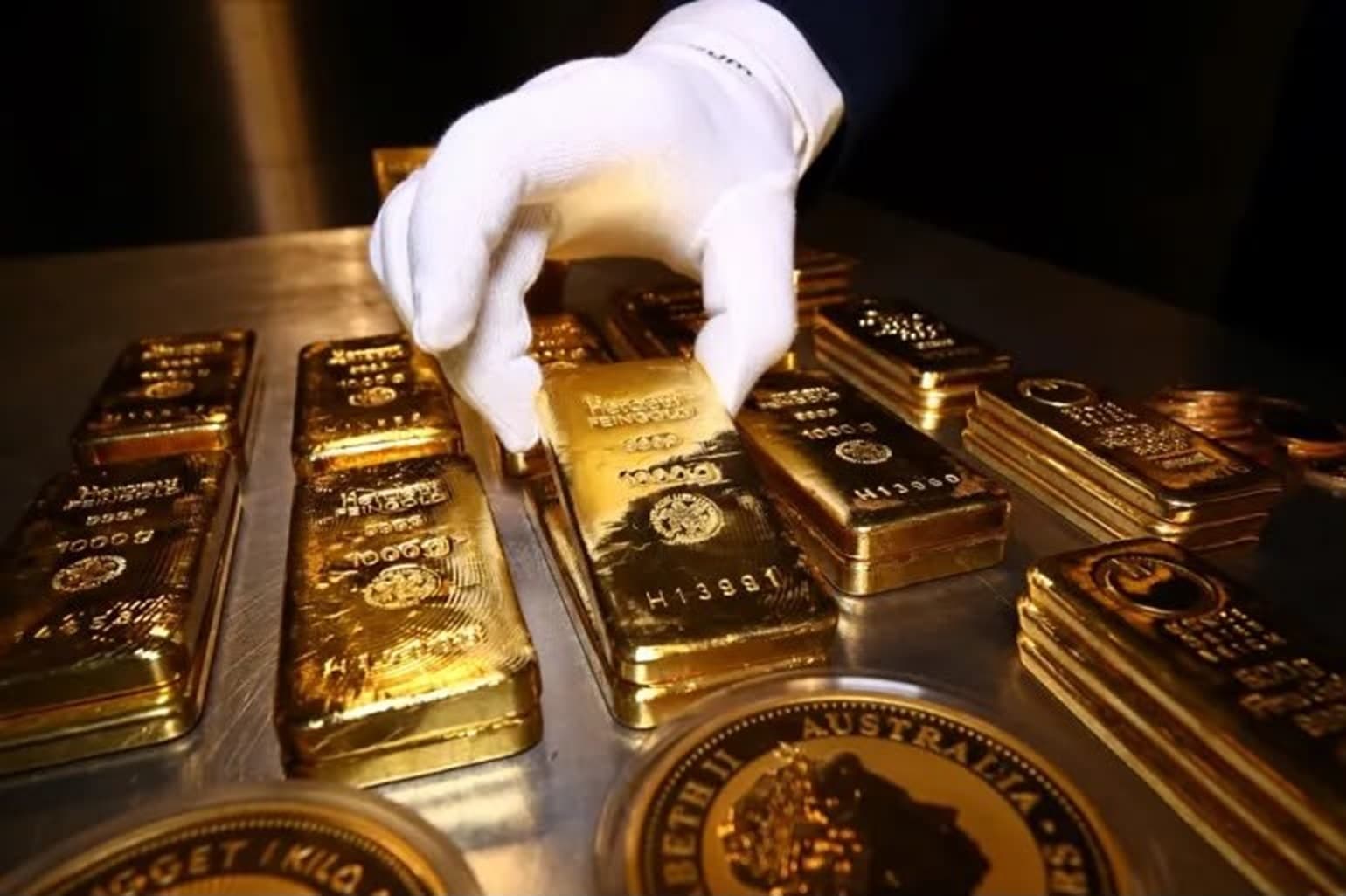 Gold prices drop globally despite Iran conflict; could prices decrease further in Morocco?