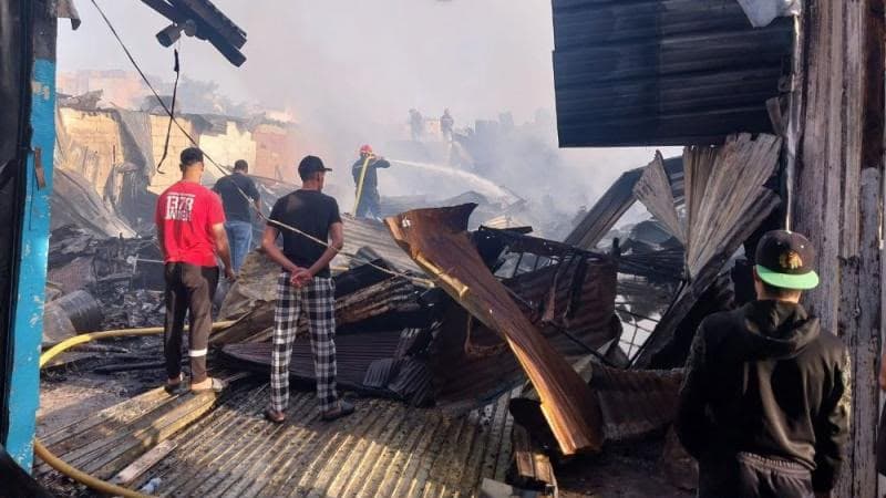 Fire damages 30 shops at Hay Al-Falah Market