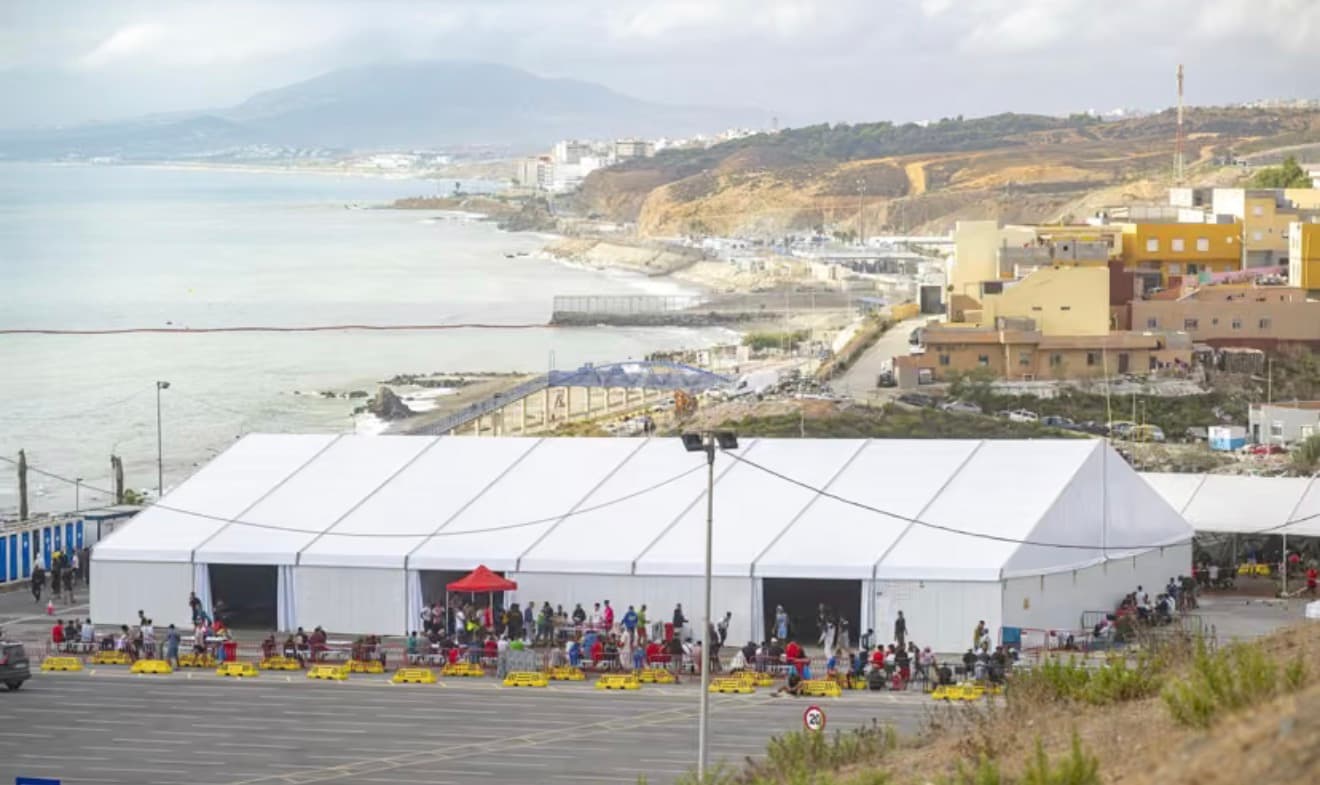 Police disperse migrant gathering in Ceuta