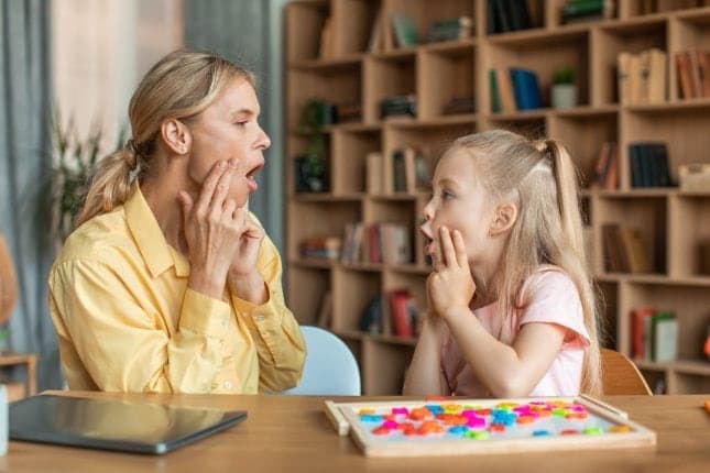 Reasons Behind Difficulties in Pronouncing the "Ra" Sound