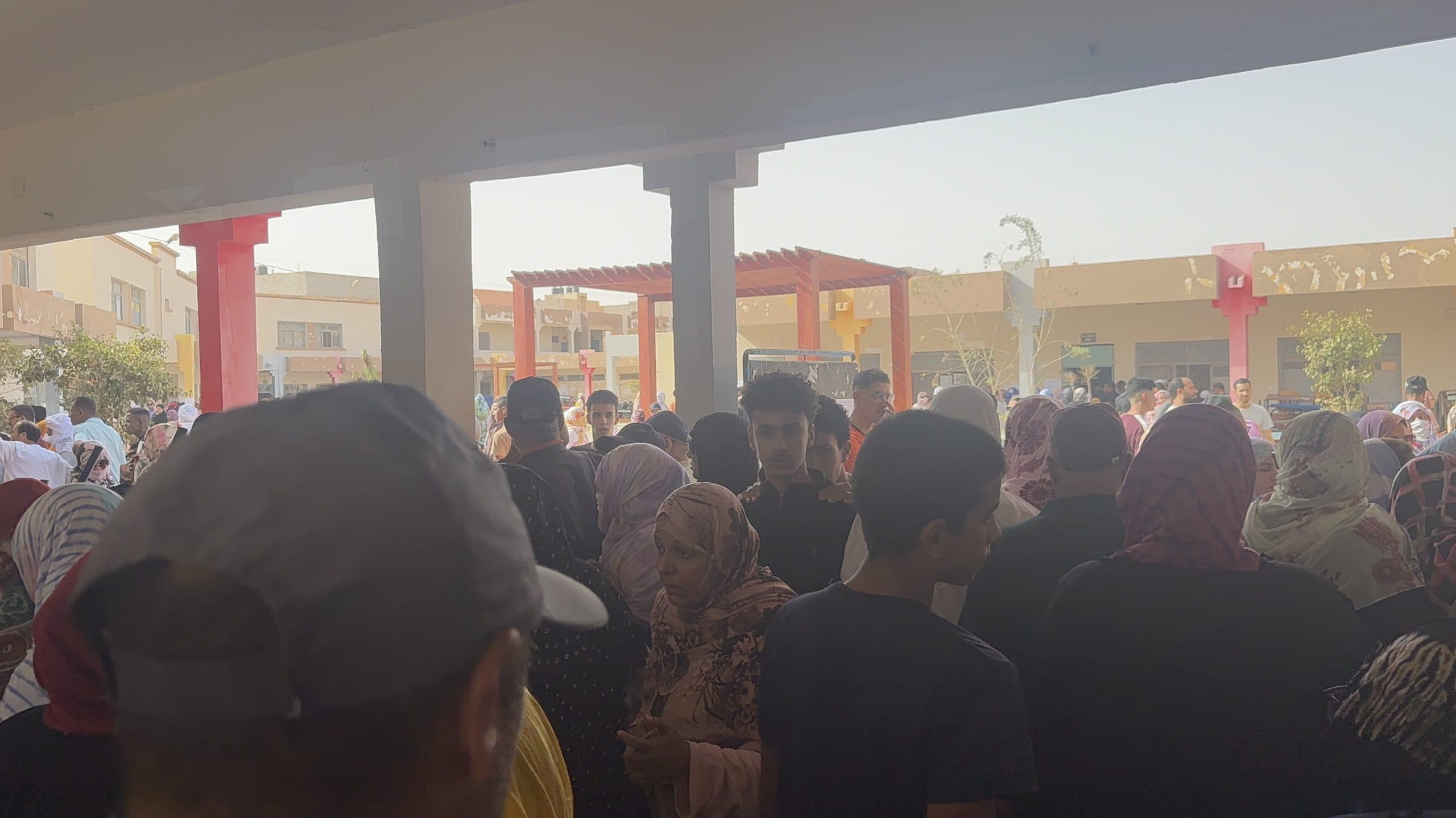 إقبال كثيف على مراكز التصويت في العيون