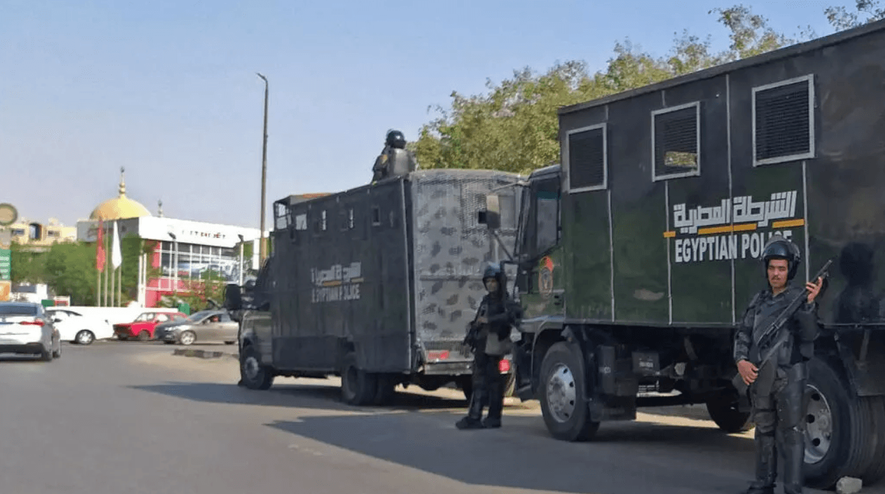 السيسي يعتقل فريق تحرير موقع مصري