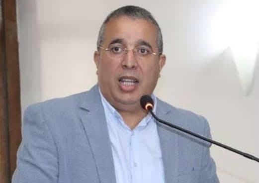 هل الوردة تستطيع الوفاء بوعودها