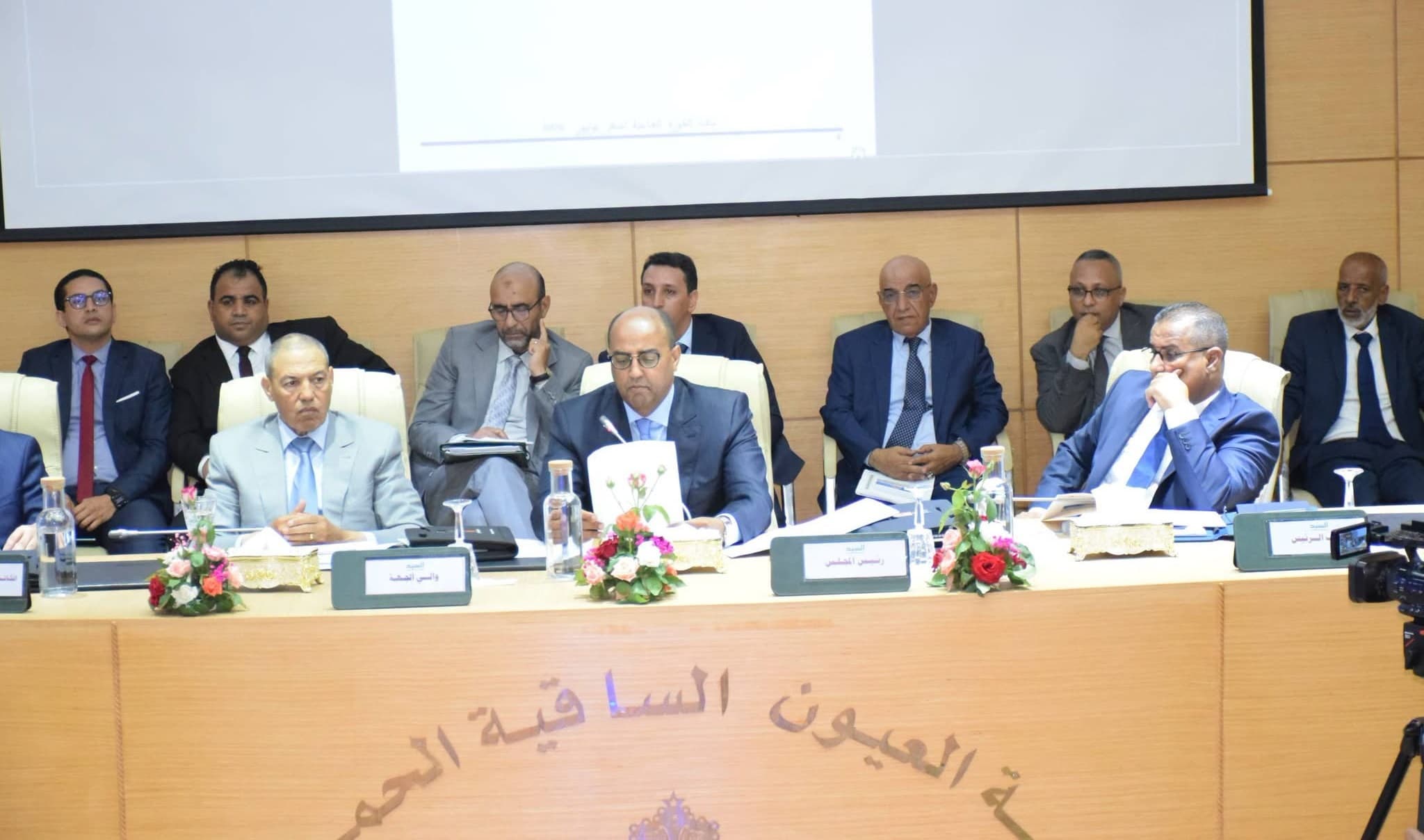 مجلس العيون يعقد دورة أكتوبر ويشمل تأهيل مطار السمارة