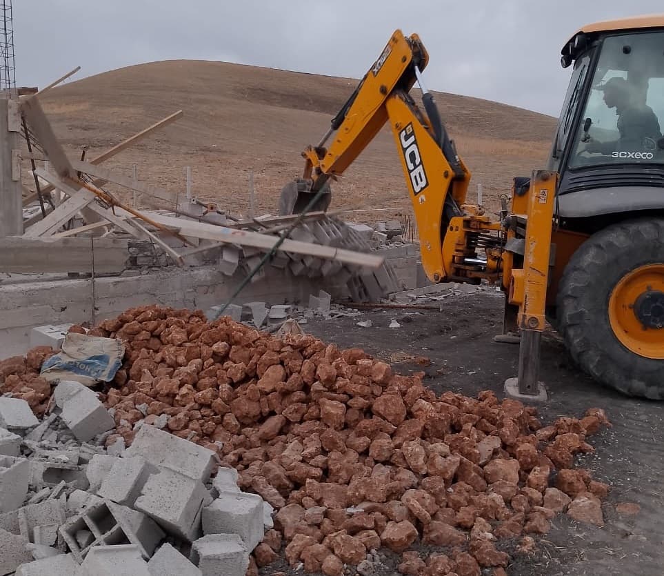 Security forces demolish election-era buildings