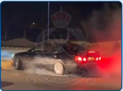 توقيف مواطن بعد احتراق مركبته أثناء التفحيط والاستعراض